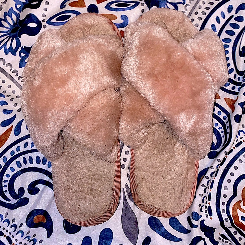 Women’s pink fur shoes
